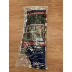 U.S. Patriotic Garland 8"x12" with 12 U.S. Flags & Grommets